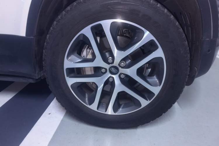 Used Land Rover Defender 2022 90 3.0T P400 Dark Edition Right Front Wheel Hub