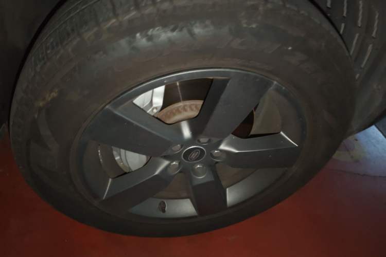 Used Land Rover Defender 2022 110 P400 X-DYNAMIC HSE Right Front Wheel Hub