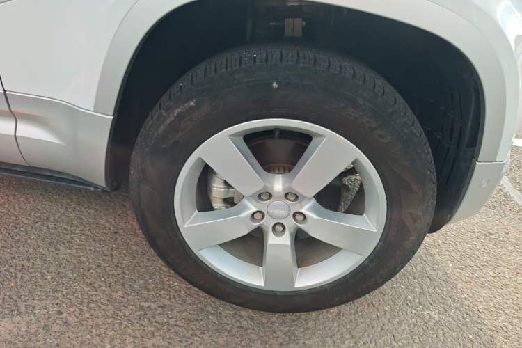 Used Land Rover Defender 2022 90 2.0T P300 Tiger-Power Ambition Edition Right Front Wheel Hub