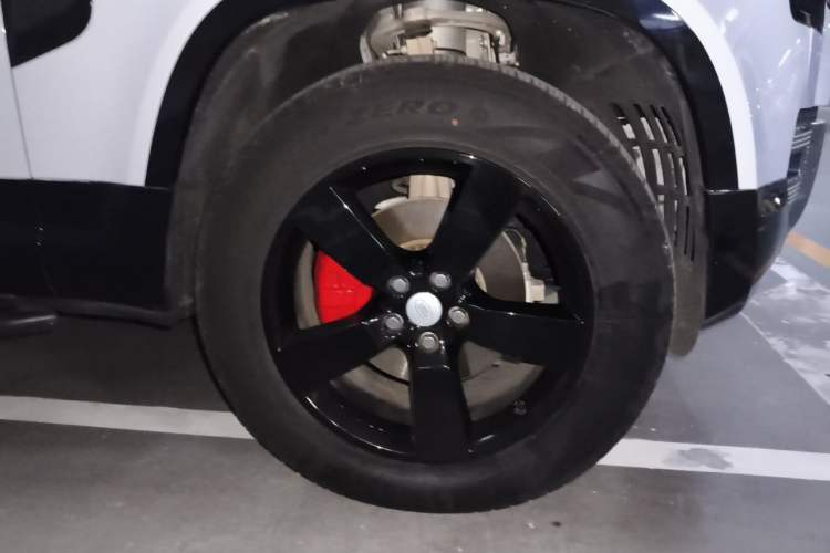 Used Land Rover Defender 2022 90 2.0T P300 Tiger-Power Ambition Edition Right Front Wheel Hub