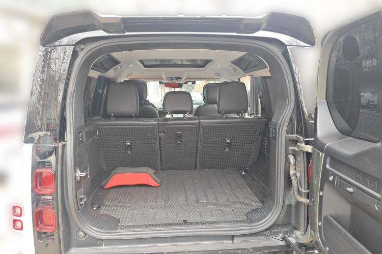 Used Land Rover Defender 2022 110 P400 X-DYNAMIC HSE Trunk