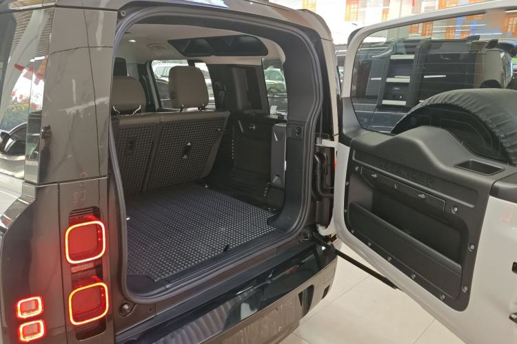 Used Land Rover Defender 2022 110 P400 Dark Edition Trunk
