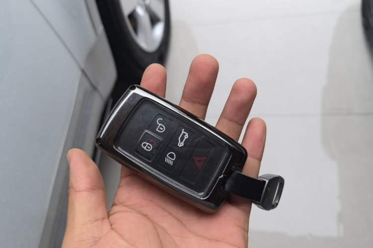 Used Land Rover Defender 2022 90 2.0T P300 Tiger-Power Ambition Edition Vehicle Key