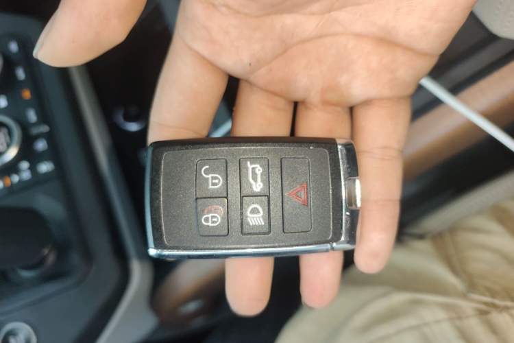 Used Land Rover Defender 2022 90 2.0T P300 SE Vehicle Key
