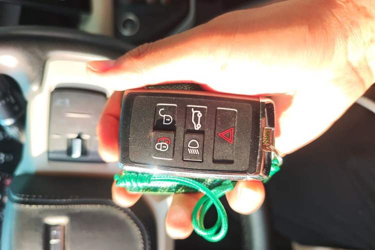 Used Land Rover Defender 2022 90 2.0T P300 Tiger-Power Ambition Edition Vehicle Key
