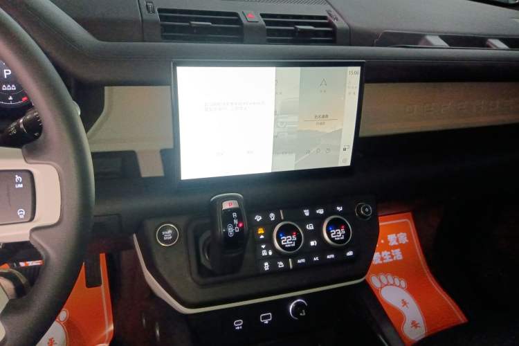 Used Land Rover Defender 2023 Facelift 90 3.0T P400 XS Audio And AC Panel