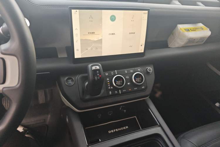 Used Land Rover Defender 2023 Facelift 90 3.0T P400 XS Audio And AC Panel
