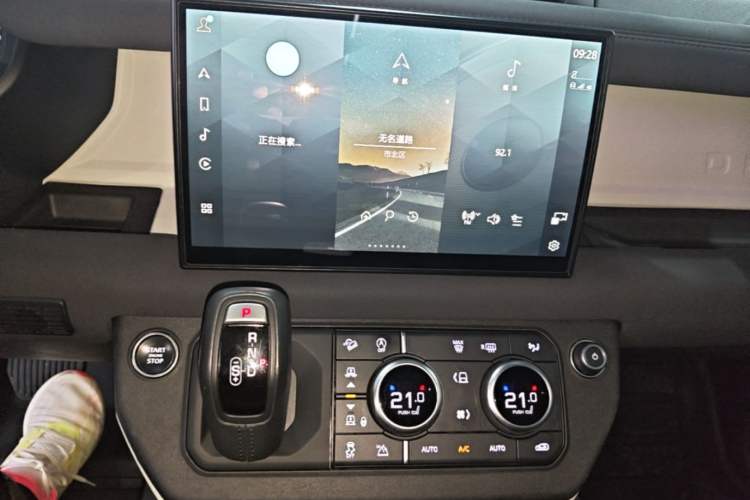 Used Land Rover Defender 2023 Facelift 90 2.0T P300 SE Audio And AC Panel