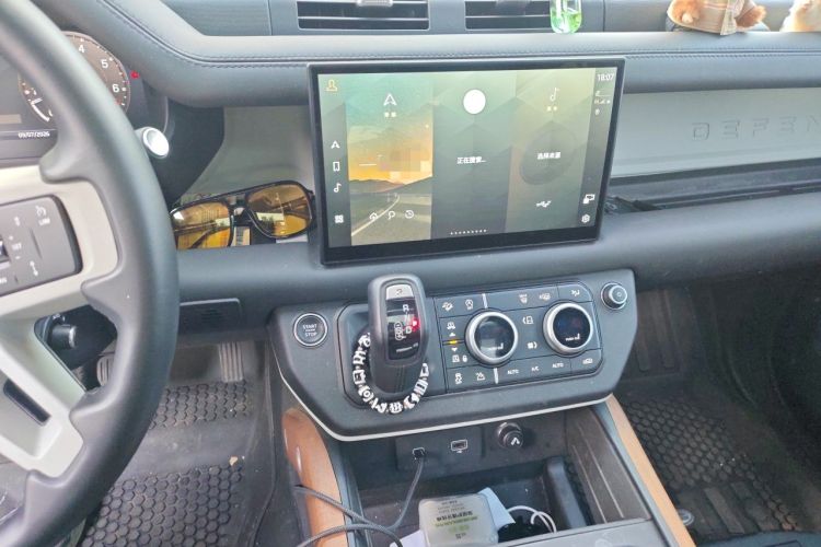 Used Land Rover Defender 2023 Facelift 110 3.0T P400 Dark Edition Audio And AC Panel