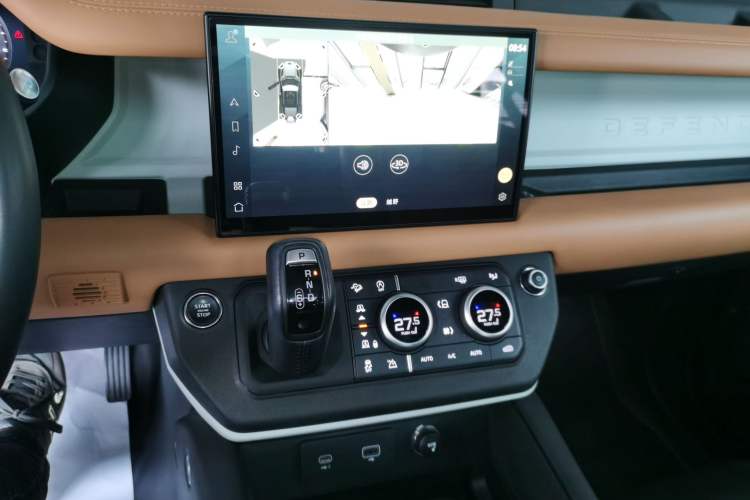 Used Land Rover Defender 2023 Facelift 110 3.0T P400 X-DYNAMIC HSE Audio And AC Panel