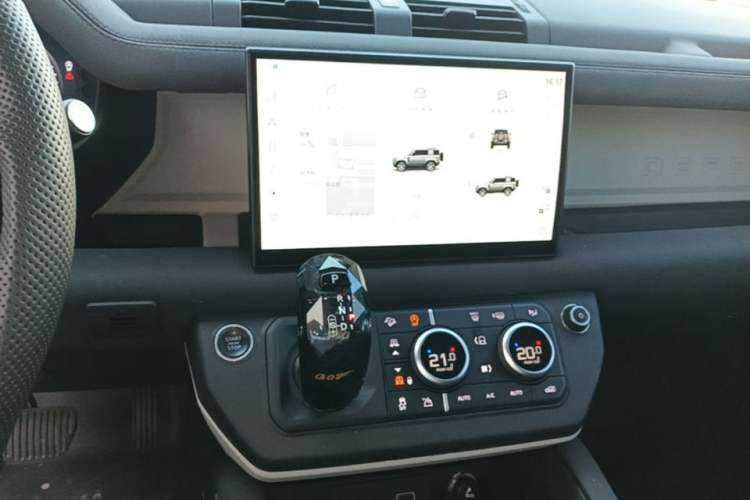 Used Land Rover Defender 2023 90 3.0T P400 XS Audio And AC Panel