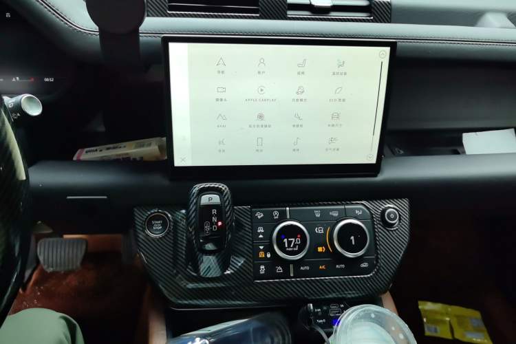 Used Land Rover Defender 2023 130 3.0T P400 HSE Audio And AC Panel