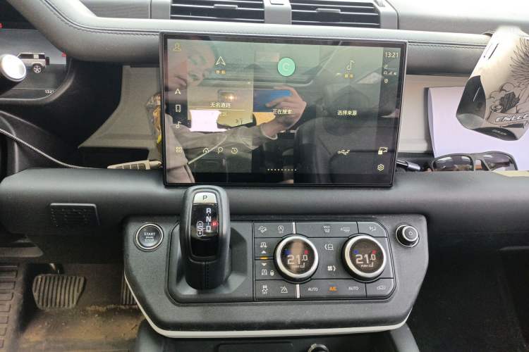 Used Land Rover Defender 2023 Facelift 90 3.0T P400 XS Audio And AC Panel