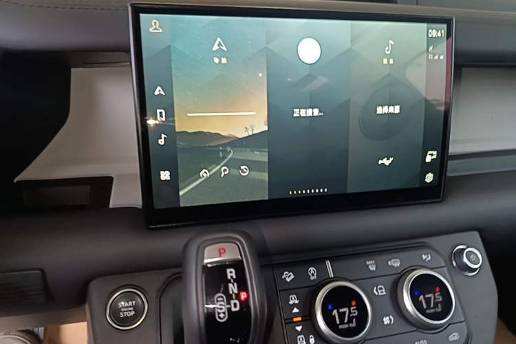 Used Land Rover Defender 2023 Facelift 90 3.0T P400 XS Audio And AC Panel