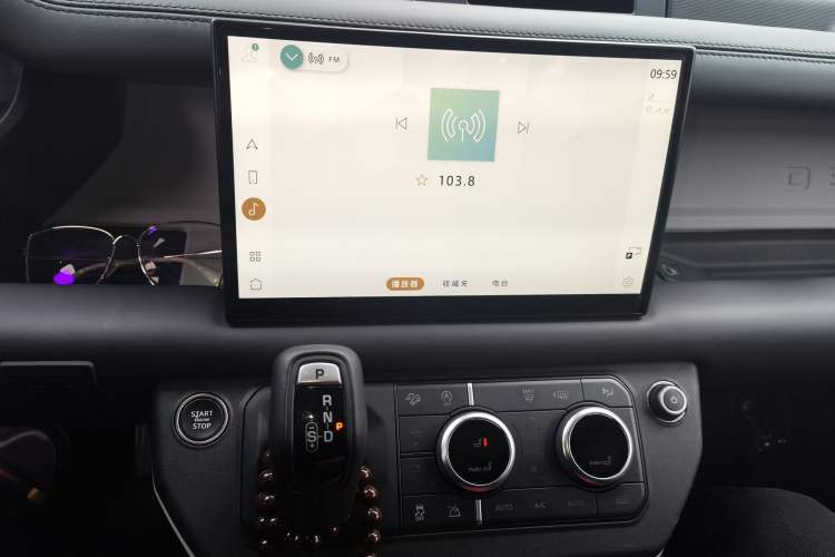 Used Land Rover Defender 2023 Facelift 90 3.0T P400 XS Audio And AC Panel