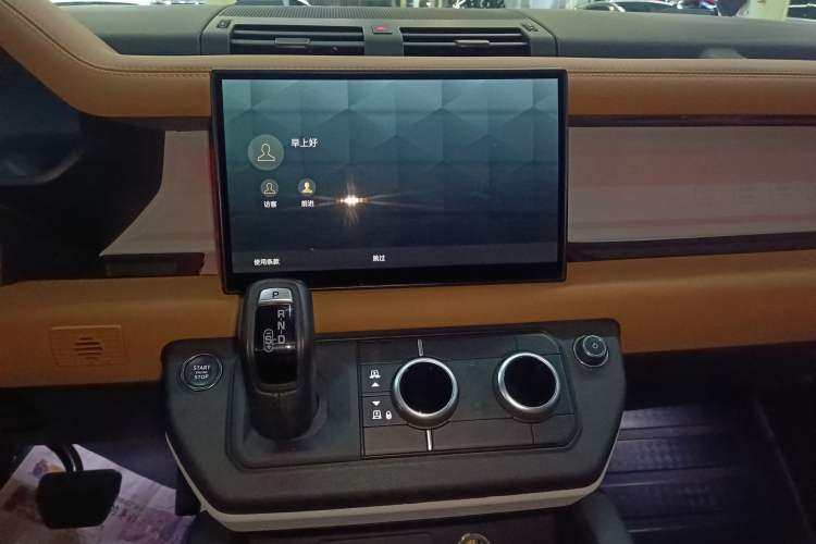 Used Land Rover Defender 2023 Facelift 110 3.0T P400 X-DYNAMIC HSE Audio And AC Panel