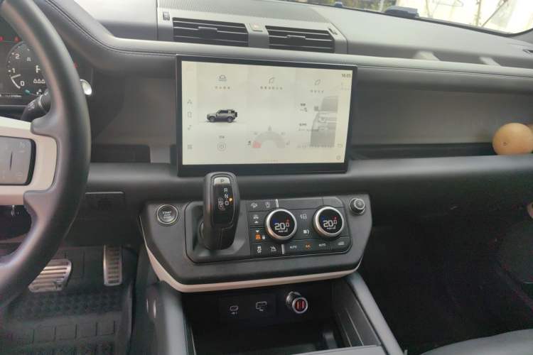 Used Land Rover Defender 2023 Revised Version 90 3.0T P400 Dark Edition Audio And AC Panel