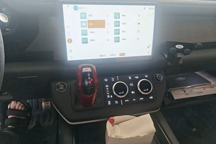 Used Land Rover Defender 2023 110 3.0T P400 X-DYNAMIC HSE Audio And AC Panel