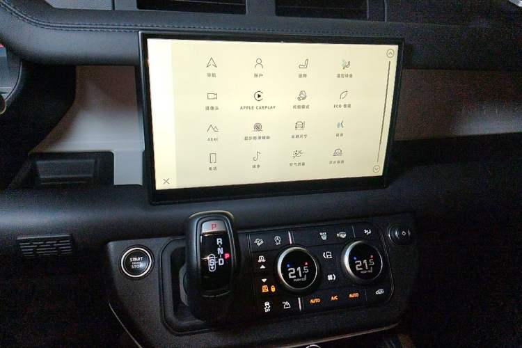 Used Land Rover Defender 2023 Facelift 110 3.0T P400 X-DYNAMIC HSE Audio And AC Panel