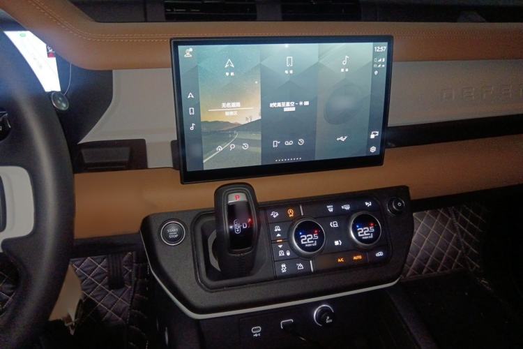 Used Land Rover Defender 2023 Facelift 110 3.0T P400 X-DYNAMIC HSE Audio And AC Panel
