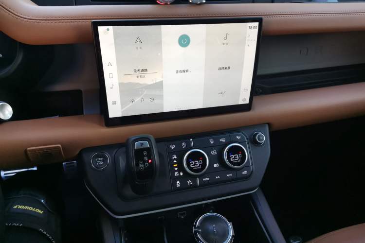 Used Land Rover Defender 2023 Facelift 110 3.0T P400 Dark Edition Audio And AC Panel