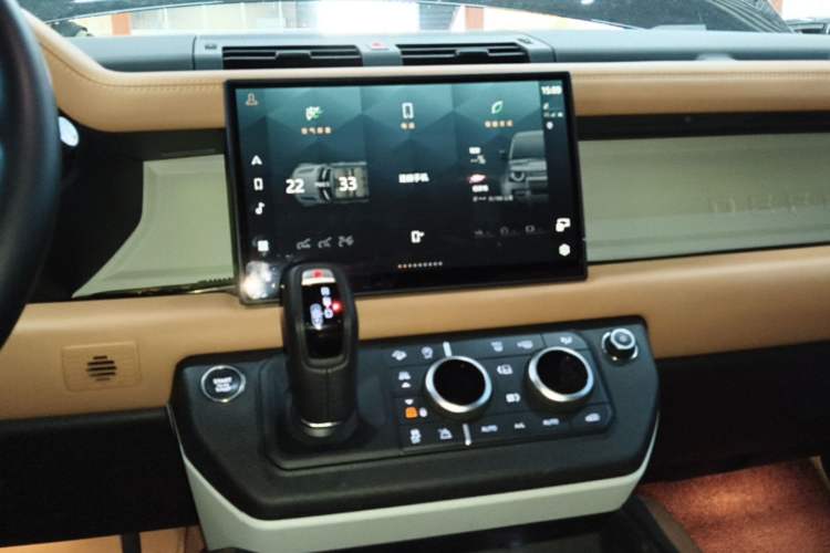 Used Land Rover Defender 2023 Facelift 110 3.0T P400 X-DYNAMIC HSE Audio And AC Panel