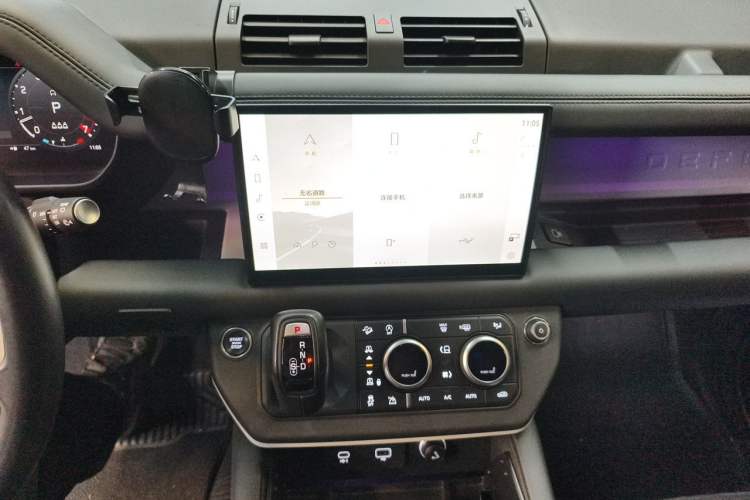 Used Land Rover Defender 2023 Facelift 110 3.0T P400 X-DYNAMIC HSE Audio And AC Panel