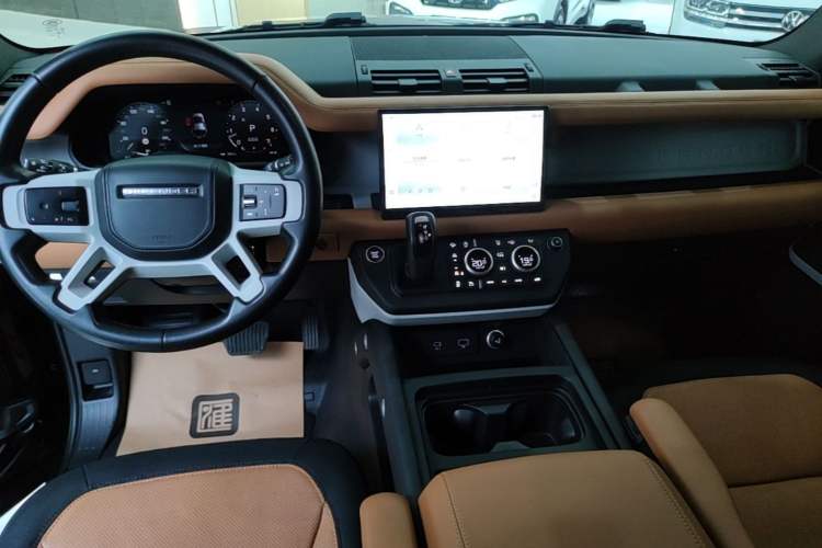 Used Land Rover Defender 2023 Facelift 110 3.0T P400 X-DYNAMIC HSE Audio And AC Panel