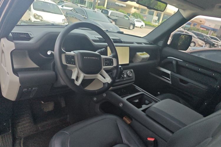 Used Land Rover Defender 2023 Facelift 90 3.0T P400 XS Center Console