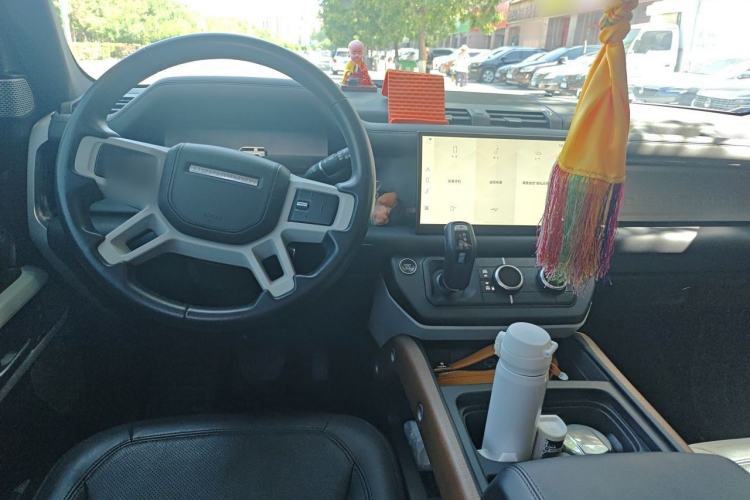 Used Land Rover Defender 2023 130 3.0T P400 HSE Center Console