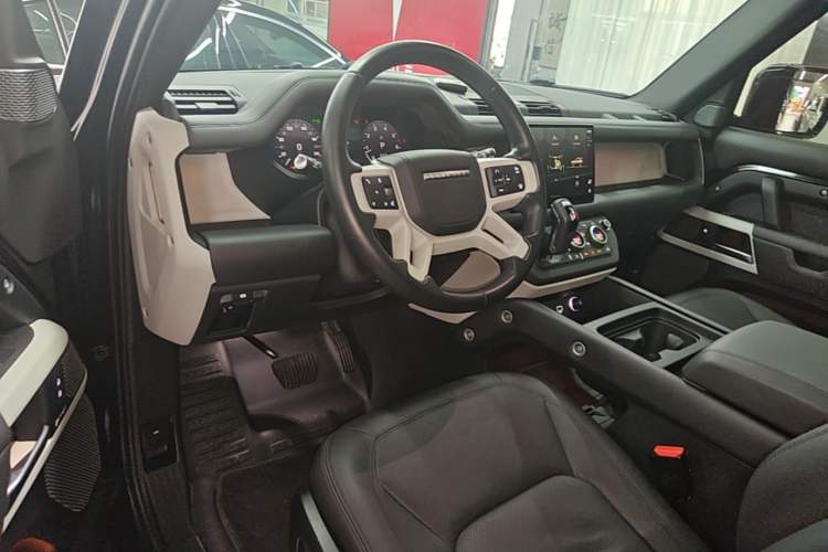 Used Land Rover Defender 2023 Facelift 90 3.0T P400 XS Center Console