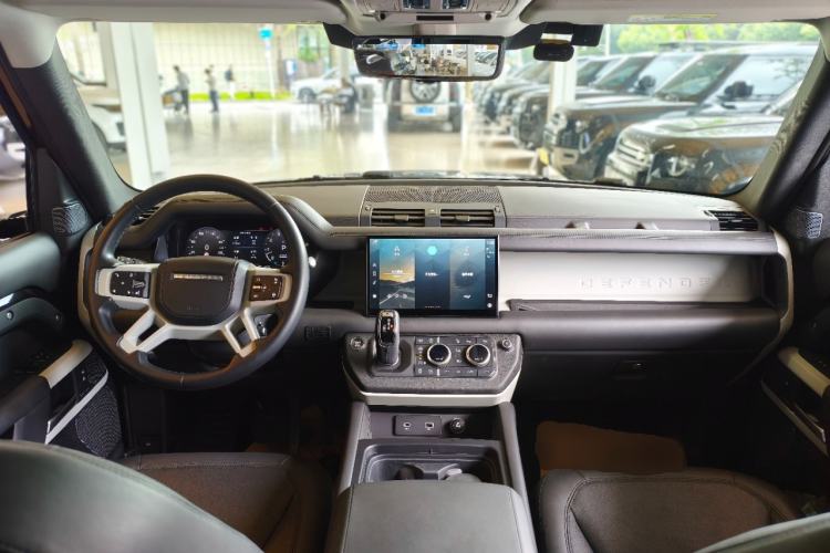 Used Land Rover Defender 2023 Facelift 90 3.0T P400 XS Center Console