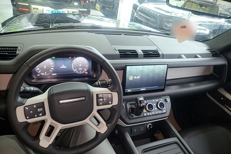Used Land Rover Defender 2023 Facelift 90 3.0T P400 XS Center Console