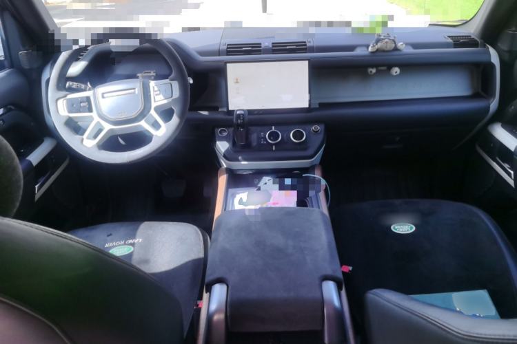 Used Land Rover Defender 2023 110 3.0T P400 Dark Edition Center Console