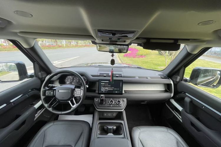 Used Land Rover Defender 2023 90 3.0T P400 XS Center Console
