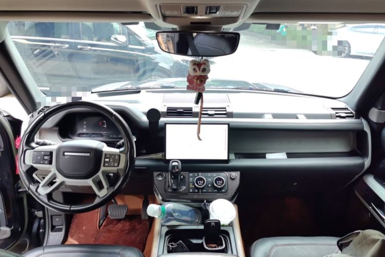 Used Land Rover Defender 2023 130 3.0T P400 HSE Center Console