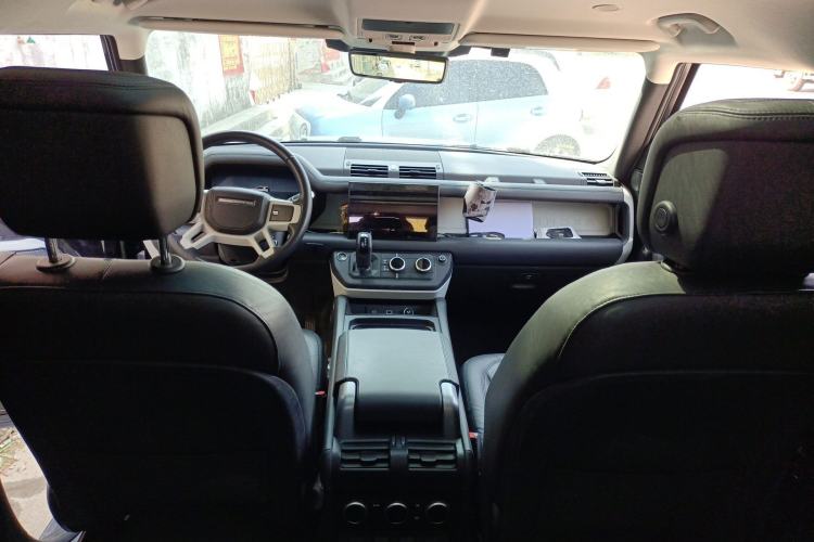 Used Land Rover Defender 2023 Facelift 90 3.0T P400 XS Center Console