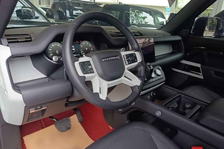 Used Land Rover Defender 2023 Facelift 90 3.0T P400 XS Center Console
