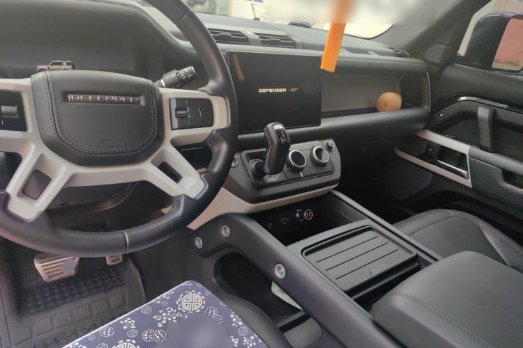 Used Land Rover Defender 2023 Revised Version 90 3.0T P400 Dark Edition Center Console