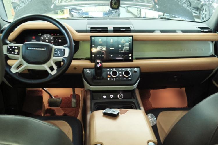 Used Land Rover Defender 2023 Facelift 110 3.0T P400 X-DYNAMIC HSE Center Console