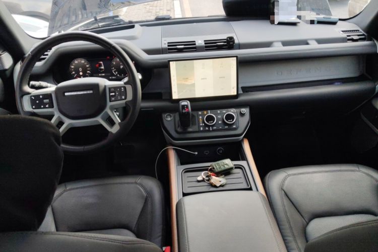 Used Land Rover Defender 2023 130 3.0T P400 HSE Center Console