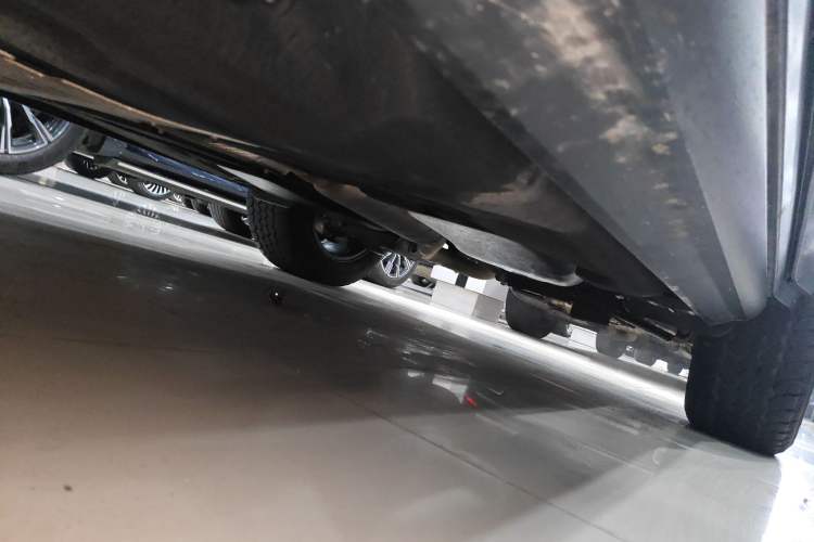 Used Land Rover Defender 2023 Revised Version 90 3.0T P400 Dark Edition Chassis Front Left