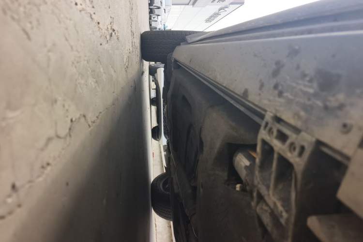 Used Land Rover Defender 2023 110 3.0T P400 Dark Edition Chassis Front Right