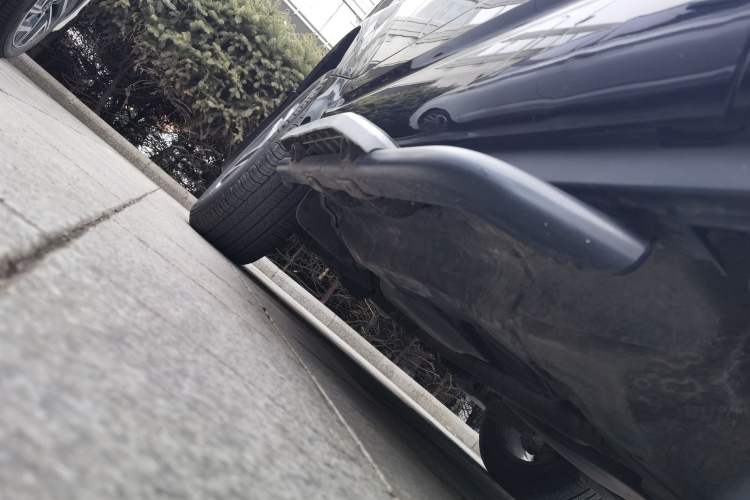 Used Land Rover Defender 2023 Facelift 90 3.0T P400 XS Chassis Front Right