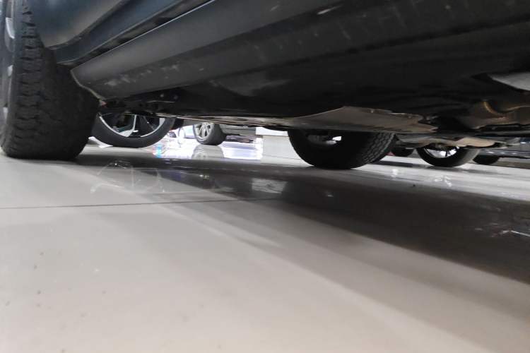 Used Land Rover Defender 2023 Revised Version 90 3.0T P400 Dark Edition Chassis Rear Left