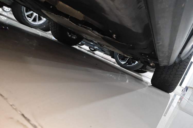 Used Land Rover Defender 2023 Revised Version 90 3.0T P400 Dark Edition Chassis Rear Right