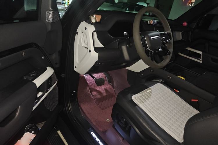 Used Land Rover Defender 2023 90 3.0T P400 Dark Edition Driver Seat