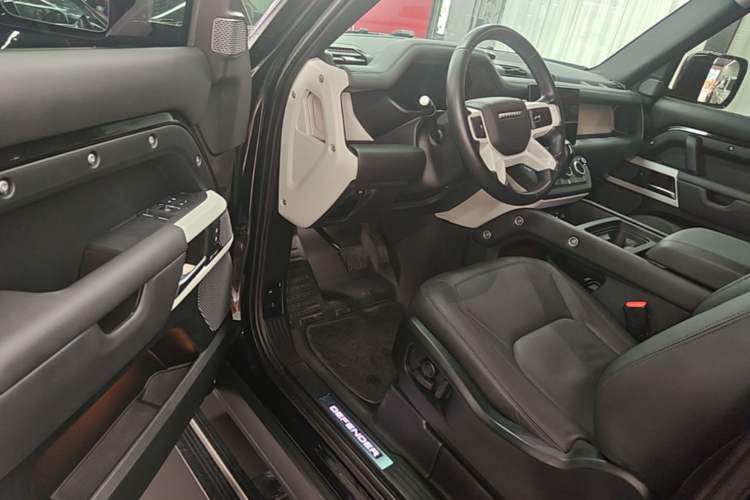 Used Land Rover Defender 2023 Facelift 90 3.0T P400 XS Driver Seat