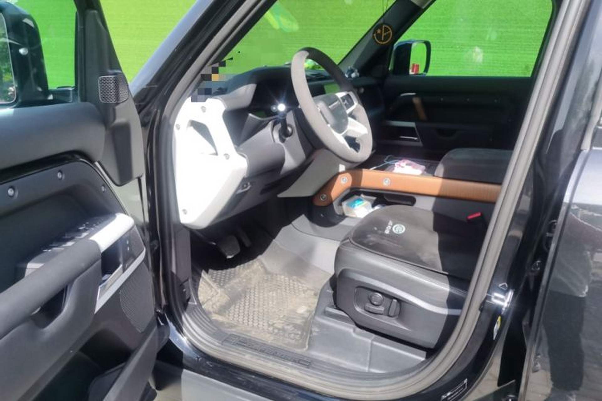 Used Land Rover Defender 2023 110 3.0T P400 Dark Edition Driver Seat