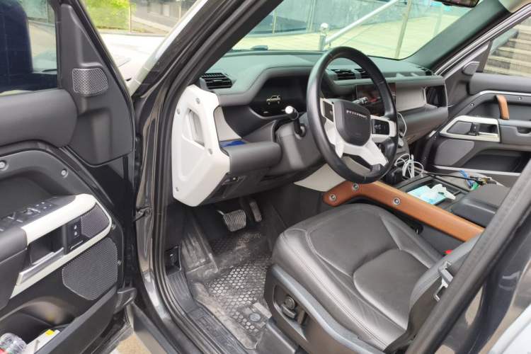 Used Land Rover Defender 2023 110 3.0T P400 Dark Edition Driver Seat